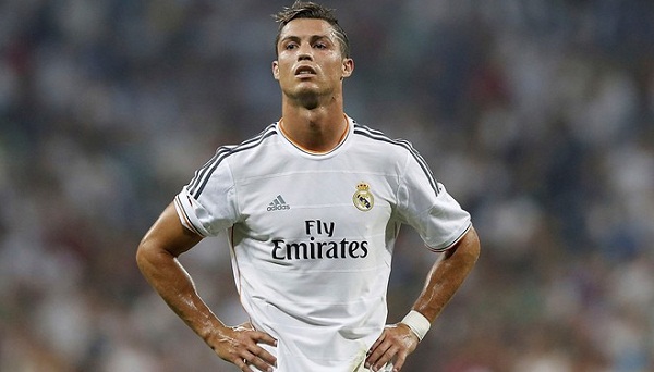 Ronaldo sẽ nhận lương siêu khủng nếu ở lại Real